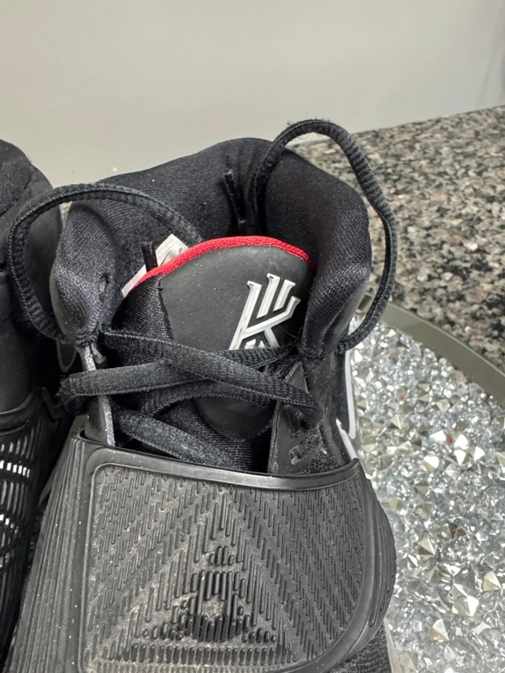 Nike Kyrie 6 bred Black and Red High-Top Basketball Sneakers 6Y